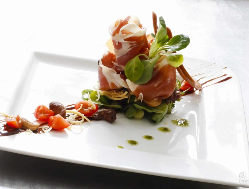 Gerecht Hotel Frederiksoord | serranoham met cashewnoten oude kaas en basilicumolie Gerecht van Hotel Frederiksoord - Drenthe